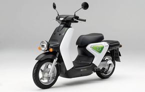 Honda a prezentat primul său scuter electric: EV-neo