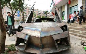 Un Lamborghini Aventador fals, confiscat de Poliţia din China