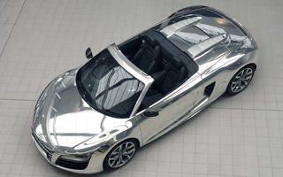 Audi a donat un R8 Spyder cromat pentru licitaţia caritabilă anuală a lui Elton John