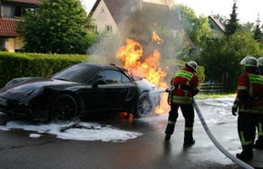 Un prototip Porsche 911 Cabrio a luat foc în timpul testelor