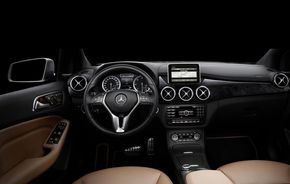 Primele imagini ale interiorului viitorului Mercedes-Benz B-Klasse