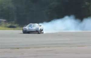 VIDEO: Drifturi nebuneşti alături de Koenigsegg Agera