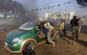 Fiat 500 electric, furat de rebelii din Libia de la casa lui Gaddafi