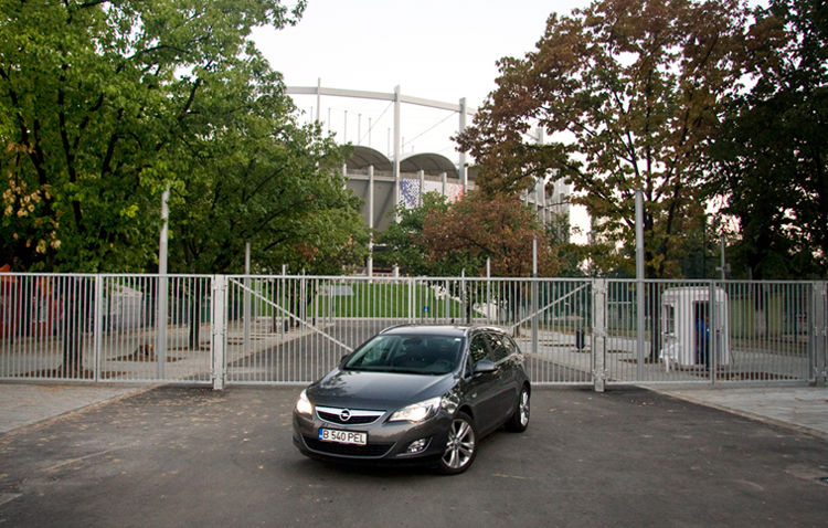 Opel Astra Sports Tourer (2010-2012)