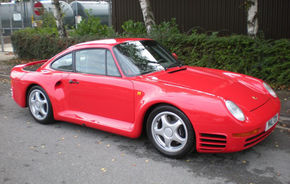 Un pasionat Porsche a cumpărat un 959 Sport cu doar 332 de kilometri la bord