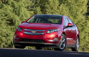 Chevrolet Volt a depăşit pentru prima dată vânzările lui Nissan Leaf în SUA