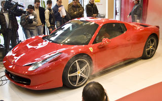 Ferrari 458 Spider costă 237.832 de euro. 12 români l-au comandat deja