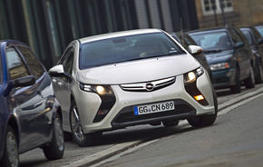 Opel întârzie livrările europene ale lui Ampera din cauza problemelor lui Chevrolet Volt