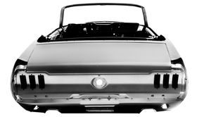 Visul restauratorilor: Caroserii noi de Ford Mustang '67 la 15.995 dolari