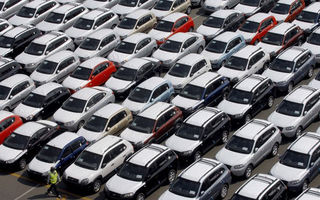 Guvernul a suspendat taxa auto pentru automobilele înscrise deja în România