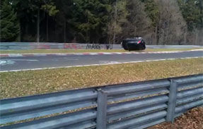 VIDEO: Honda CR-V se răstoarnă într-un viraj pe Nurburgring