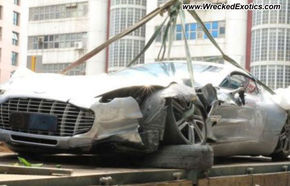 Primul accident al supercarului Aston Martin One-77