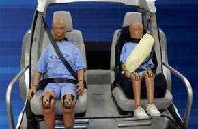 Viitorul Ford Mondeo ar putea primi centuri cu airbag pentru locurile din spate