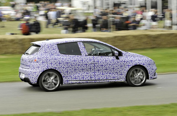 Renault a adus la Goodwood prototipul viitorului Clio RS - Poza 7