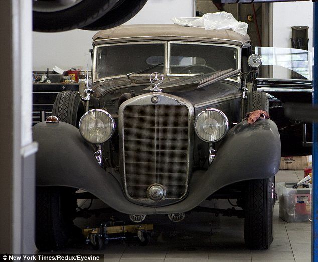 Un colecţionar a cumpărat un Mercedes 320 Cabriolet deţinut de nazişti cu 180.000 de dolari - Poza 3