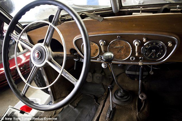 Un colecţionar a cumpărat un Mercedes 320 Cabriolet deţinut de nazişti cu 180.000 de dolari - Poza 4
