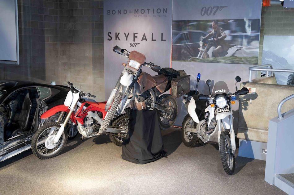 Honda furnizează motocicletele pentru viitoarea serie James Bond Skyfall - Poza 4