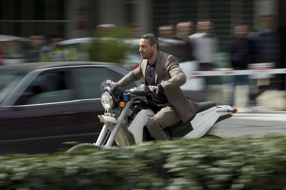Honda furnizează motocicletele pentru viitoarea serie James Bond Skyfall - Poza 2