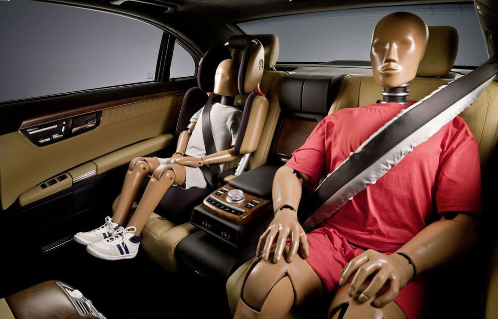 Viitorul Mercedes S-Klasse va avea centuri de siguranţă cu airbag pentru pasagerii spate - Poza 1