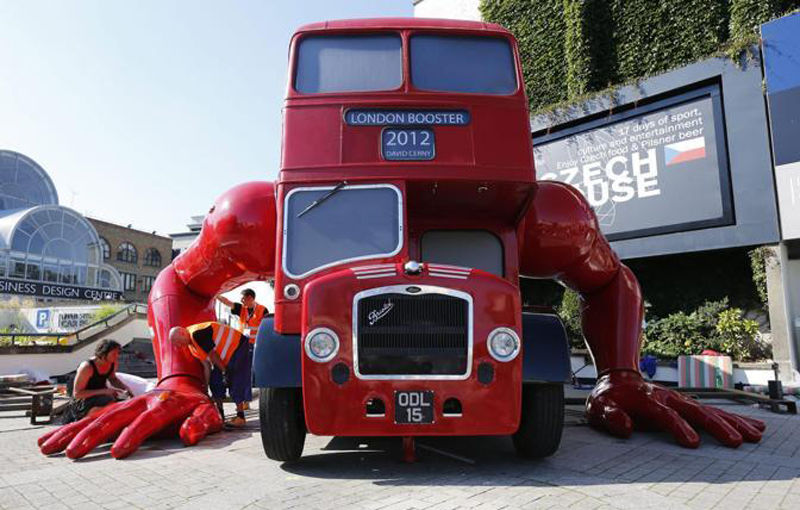 Autobuz Double Decker transformat în atlet pentru Jocurile Olimpice de la Londra - Poza 1