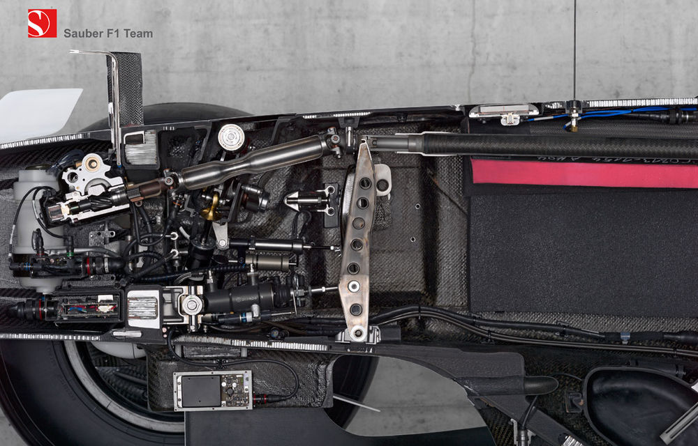 GALERIE FOTO: Cum arată un monopost de Formula 1 în interior - Poza 4