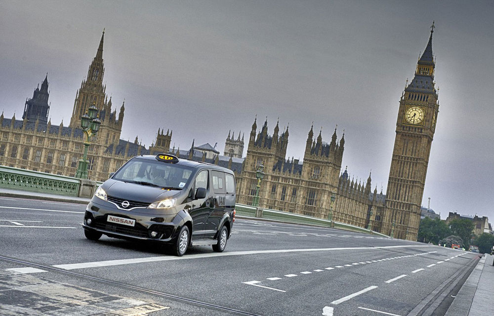 Primele imagini cu Nissan NV200, înlocuitorul celebrului taxi londonez - Poza 1