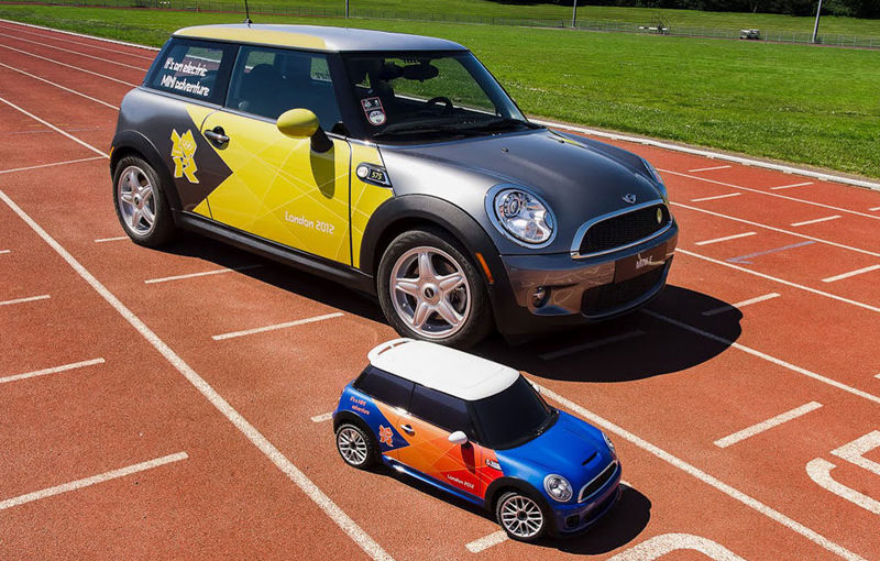 Cum a &quot;driblat&quot; inteligent BMW regulamentul Olimpiadei: maşinuţele teleghidate Mini de pe Stadionul Olimpic - Poza 4