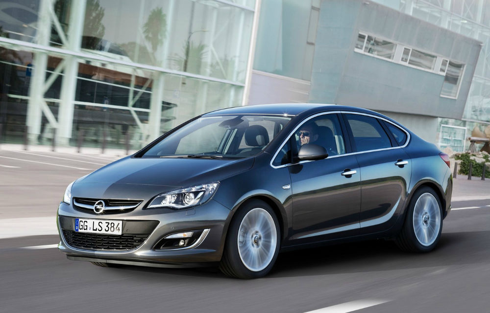 Opel Astra Sedan debutează la Moscova alături de noul motor 1.6 Turbo - Poza 1