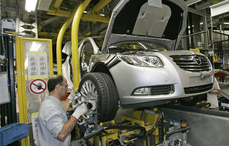 Opel încetineşte ritmul de producţie în două dintre uzinele sale din Germania - Poza 1