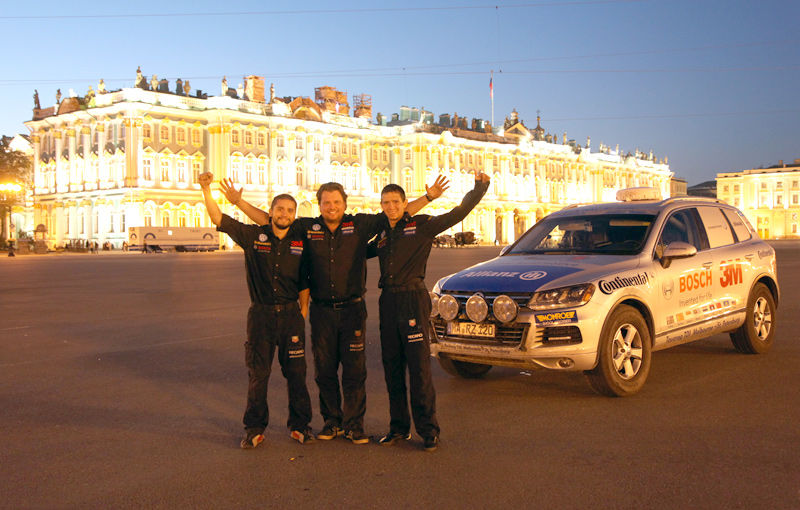 23.000 de kilometri în 17 zile şi 18 ore: record mondial cu un VW Touareg TDI - Poza 1