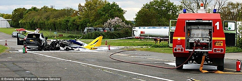 Accident inedit: Un avion uşor intră într-un Volvo XC60, pasagerii supravieţuiesc - Poza 2