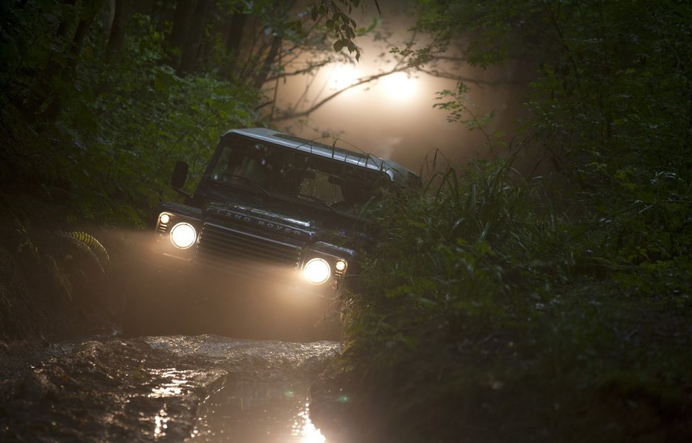 Land Rover Defender - noi retuşuri pentru bătrânul off-roader - Poza 8