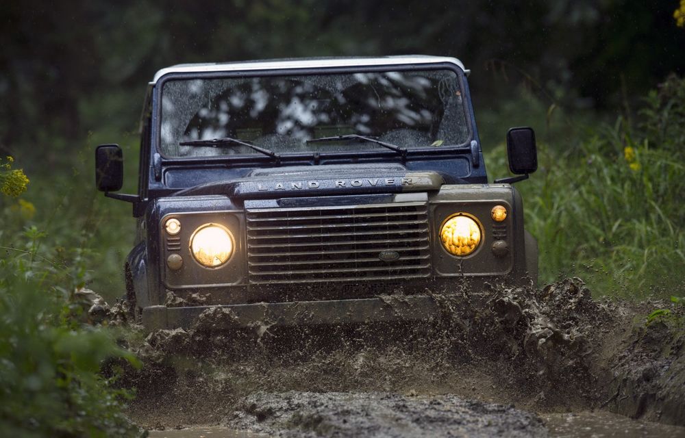 Land Rover Defender - noi retuşuri pentru bătrânul off-roader - Poza 7