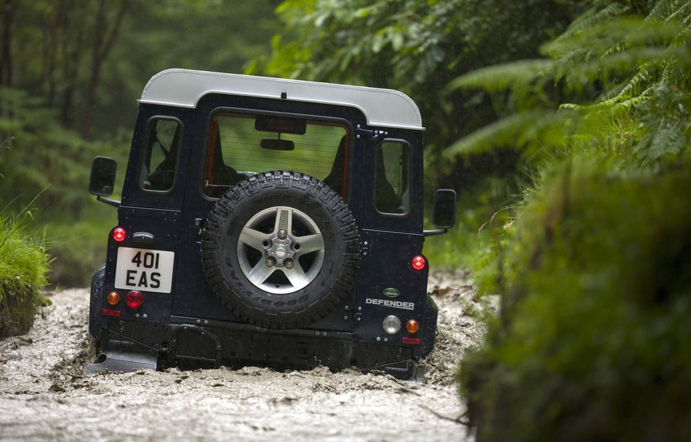 Land Rover Defender - noi retuşuri pentru bătrânul off-roader - Poza 10