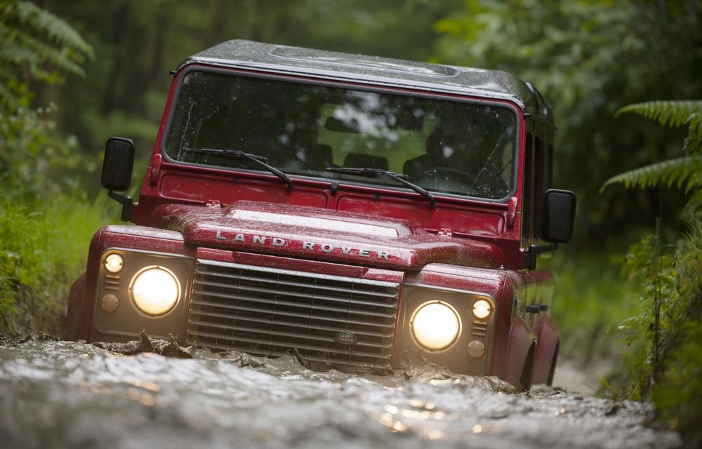 Land Rover Defender - noi retuşuri pentru bătrânul off-roader - Poza 4