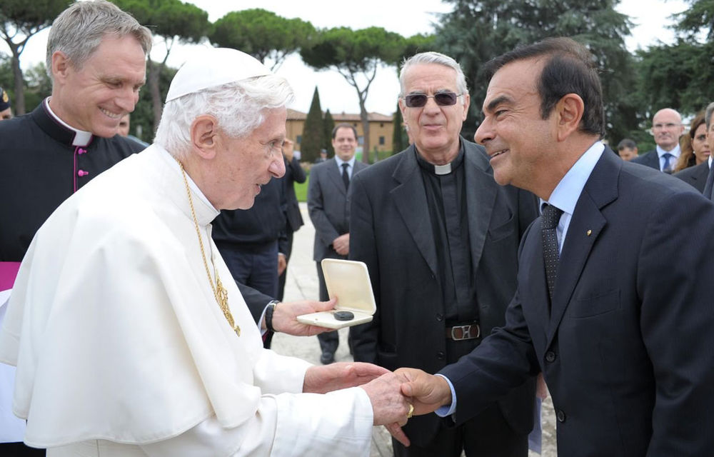Renault i-a donat două Kangoo Maxi Z.E. Papei Benedict al XVI-lea - Poza 15