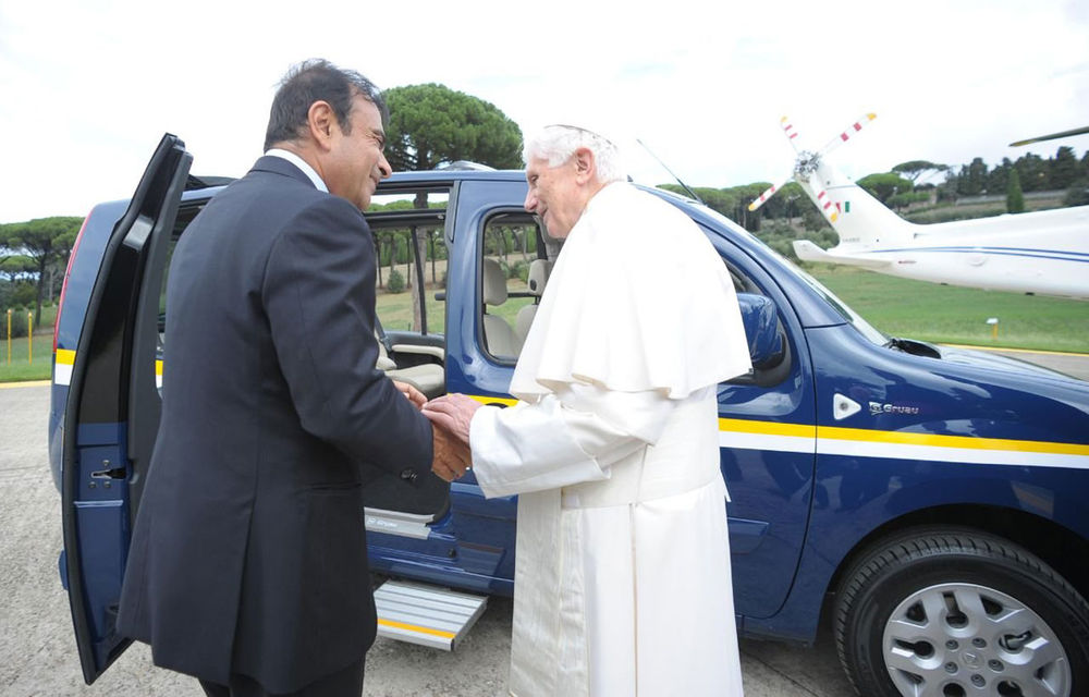 Renault i-a donat două Kangoo Maxi Z.E. Papei Benedict al XVI-lea - Poza 18