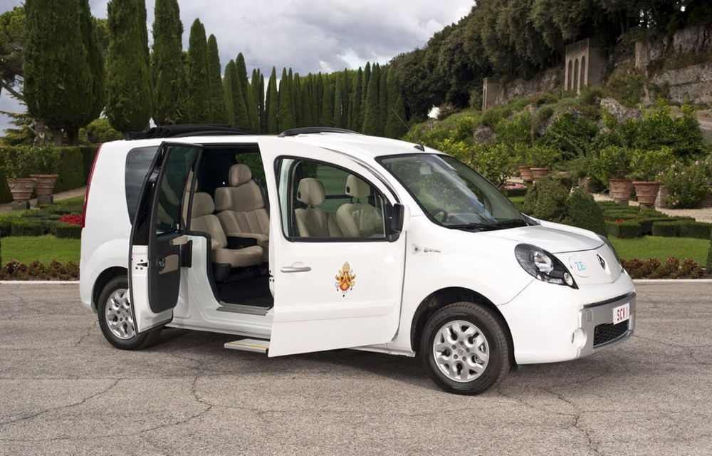 Renault i-a donat două Kangoo Maxi Z.E. Papei Benedict al XVI-lea - Poza 6