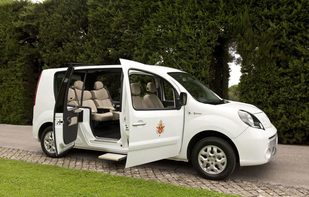 Renault i-a donat două Kangoo Maxi Z.E. Papei Benedict al XVI-lea - Poza 8
