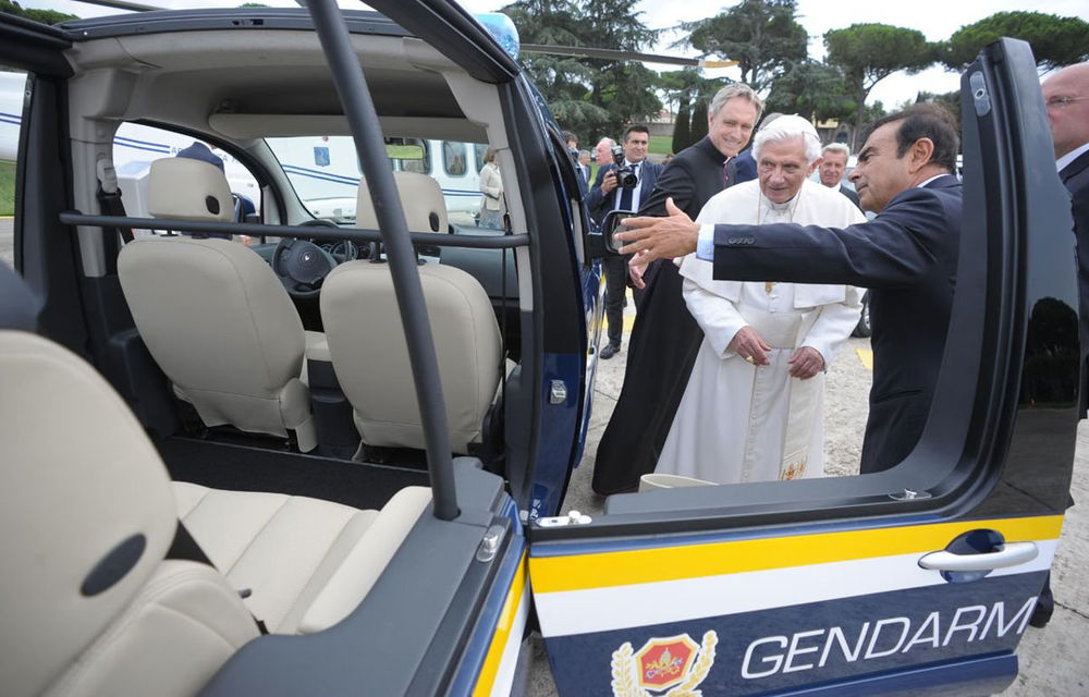 Renault i-a donat două Kangoo Maxi Z.E. Papei Benedict al XVI-lea - Poza 13