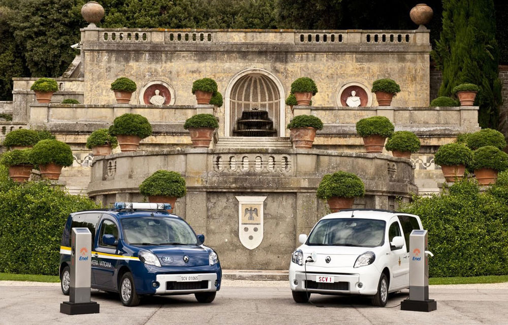 Renault i-a donat două Kangoo Maxi Z.E. Papei Benedict al XVI-lea - Poza 4