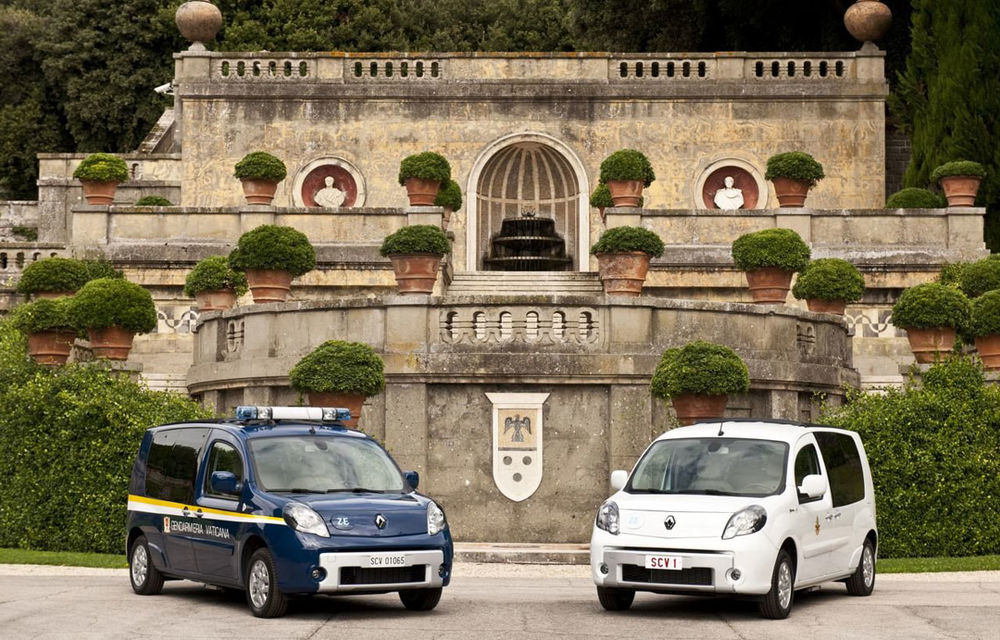 Renault i-a donat două Kangoo Maxi Z.E. Papei Benedict al XVI-lea - Poza 3