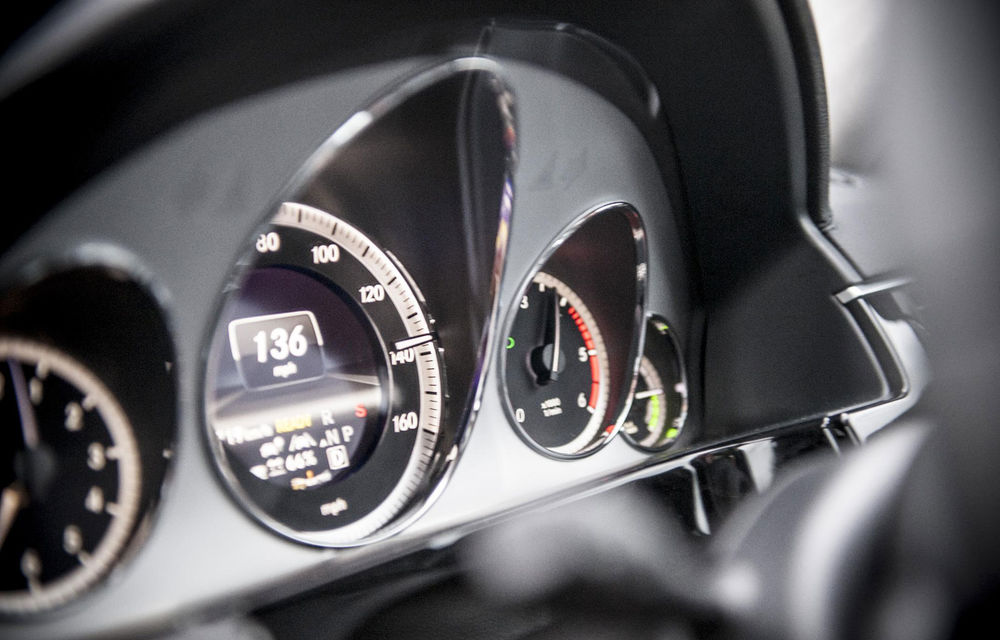 Mercedes E300 Bluetec Hybrid - 1770 de km autonomie pentru cel mai economic E-Klasse din istorie - Poza 9