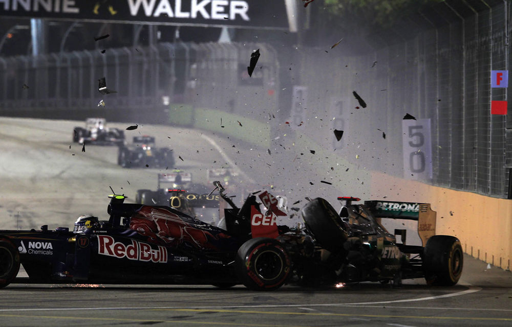 Schumacher şi Webber, penalizaţi pentru incidentele din Singapore - Poza 1