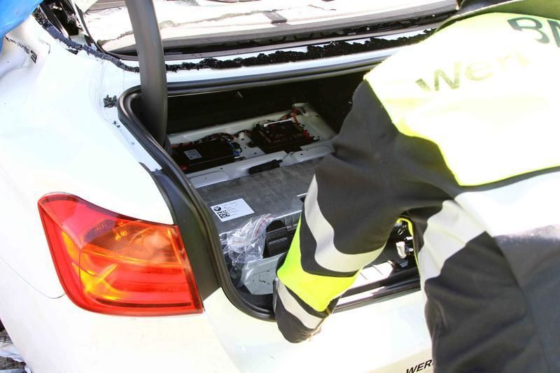Pilot de teste de la BMW, implicat într-un accident grav cu un prototip - Poza 16