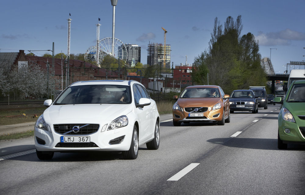 Volvo lansează în 2014 un sistem de asistenţă pentru mersul &quot;bară-la-bară&quot; - Poza 1