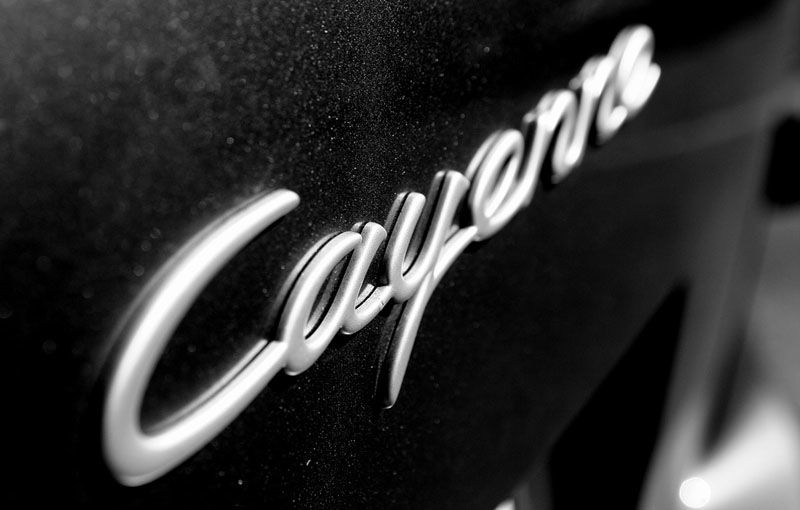 Porsche Cayenne facelift va avea o versiune hibridă plug-in - Poza 1