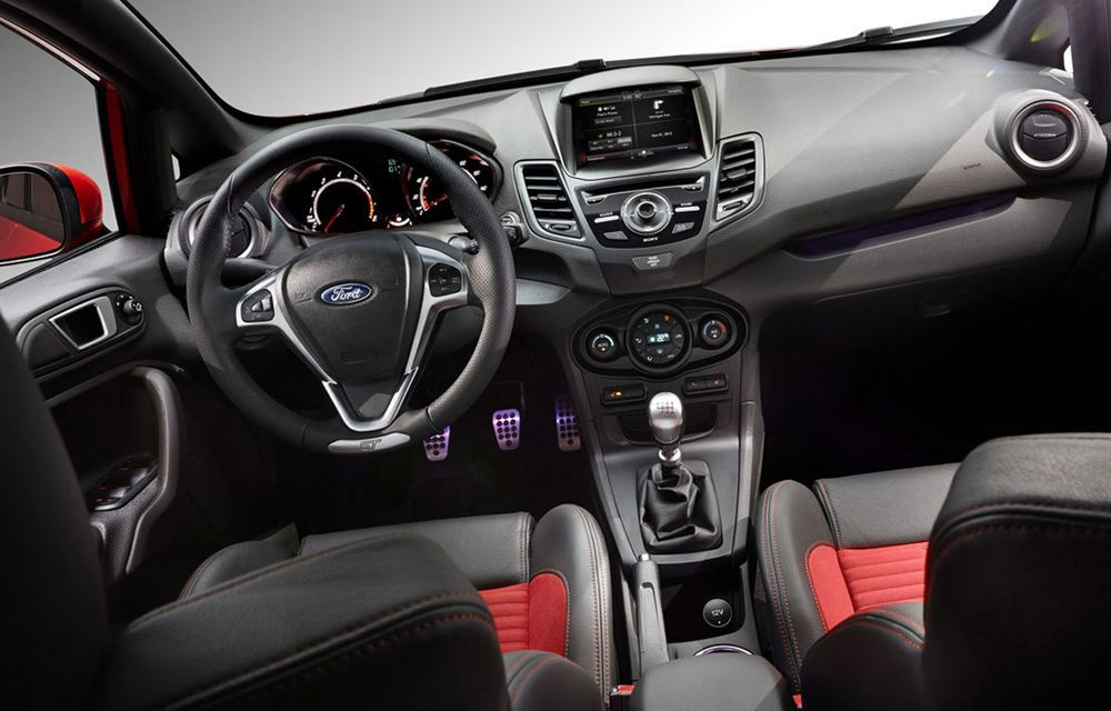 Ford Fiesta ST debutează la Los Angeles cu cinci uşi şi 200 cai putere - Poza 2