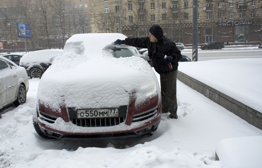 Rusia: Cea mai serioasă ninsoare din ultimii 50 de ani a provocat un ambuteiaj de 190 km lungime - Poza 3