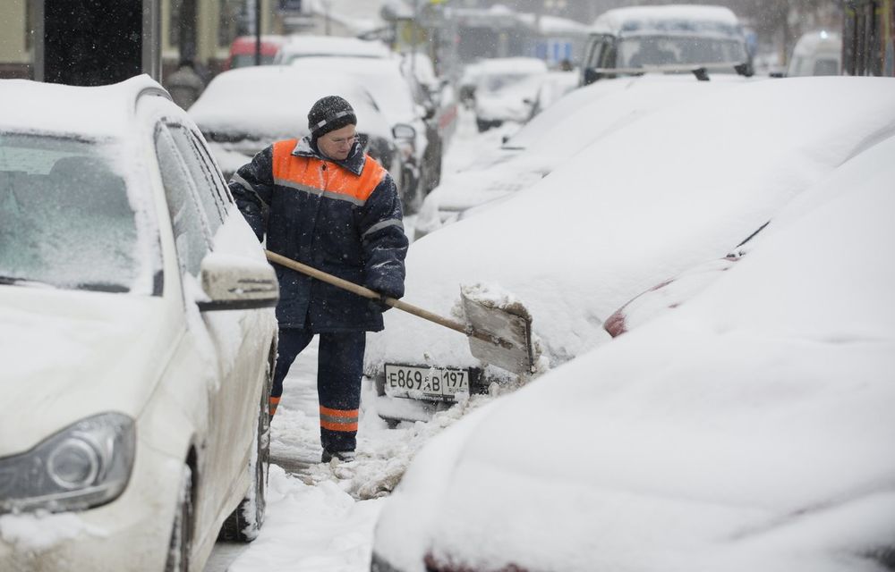 Rusia: Cea mai serioasă ninsoare din ultimii 50 de ani a provocat un ambuteiaj de 190 km lungime - Poza 5